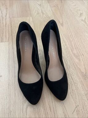 LC Lauren Conrad Black Pointed Toe Suede Pumps